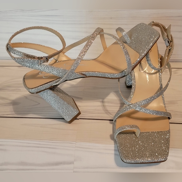 Jessica Simpson silver high heel shoes size 7M - Picture 2 of 7